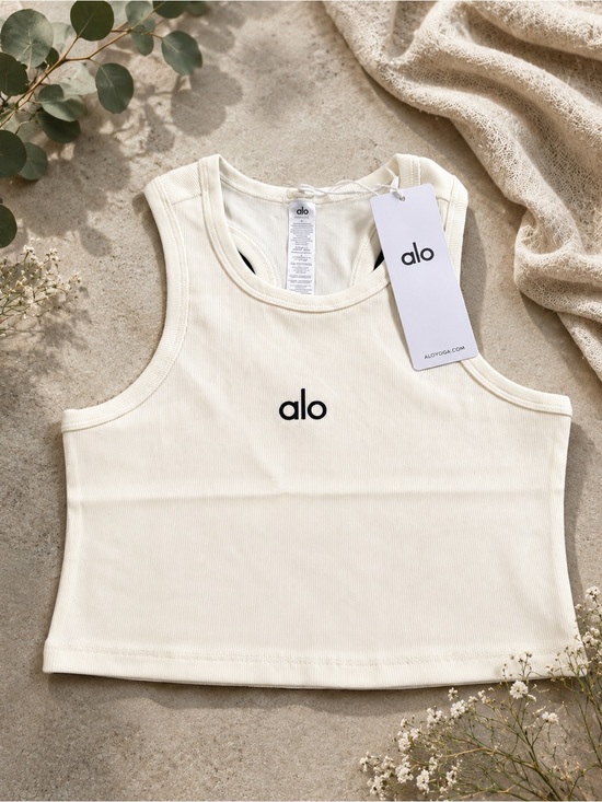 Tops - Alo Ribbed Crop Tank Top in Off-White